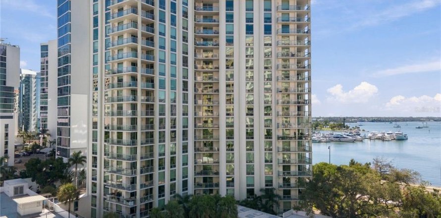 Condo in Sarasota, Florida, 2 bedrooms № 2395962