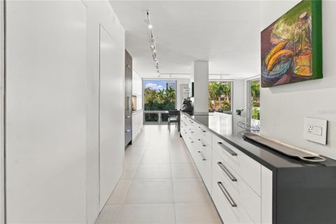 Condo in Sarasota, Florida, 2 bedrooms № 2395962 - photo 11