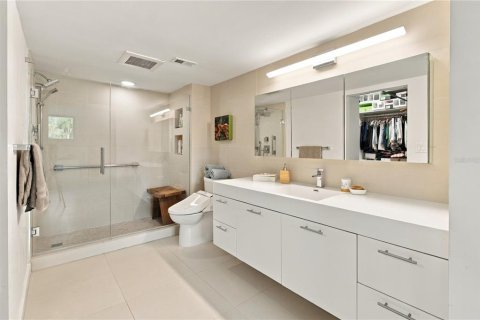 Condo in Sarasota, Florida, 2 bedrooms № 2395962 - photo 27