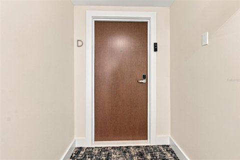 Condo in Sarasota, Florida, 2 bedrooms № 2395962 - photo 6