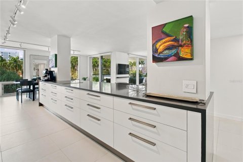 Condo in Sarasota, Florida, 2 bedrooms № 2395962 - photo 12