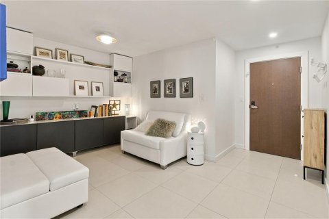 Condo in Sarasota, Florida, 2 bedrooms № 2395962 - photo 7