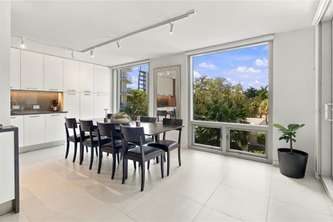 Condo in Sarasota, Florida, 2 bedrooms № 2395962 - photo 3