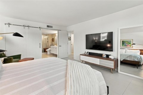 Condo in Sarasota, Florida, 2 bedrooms № 2395962 - photo 26