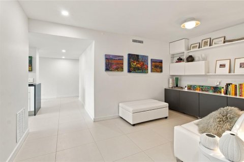 Condo in Sarasota, Florida, 2 bedrooms № 2395962 - photo 9