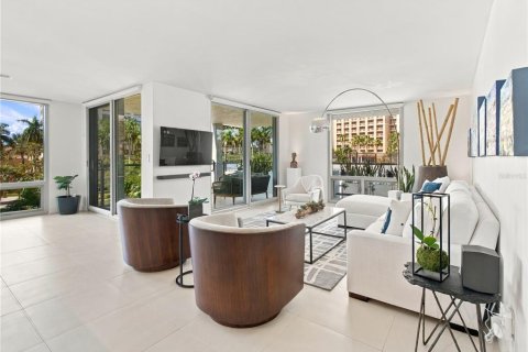 Condo in Sarasota, Florida, 2 bedrooms № 2395962 - photo 2