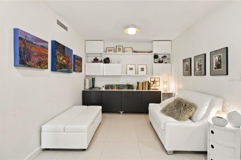 Condo in Sarasota, Florida, 2 bedrooms № 2395962 - photo 8