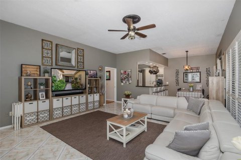 House in Odessa, Florida 5 bedrooms, 277.96 sq.m. № 1852637 - photo 13