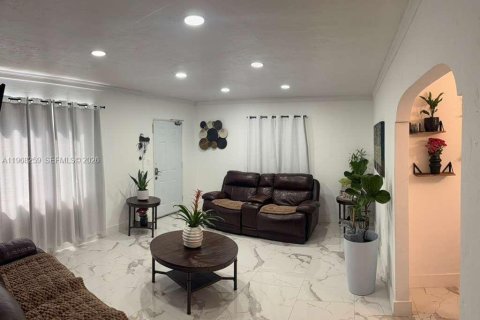 Casa en venta en Miami, Florida, 3 dormitorios, 134.43 m2 № 2029401 - foto 3
