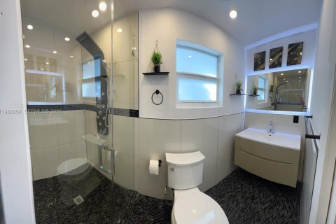 Casa en venta en Miami, Florida, 3 dormitorios, 134.43 m2 № 2029401 - foto 4