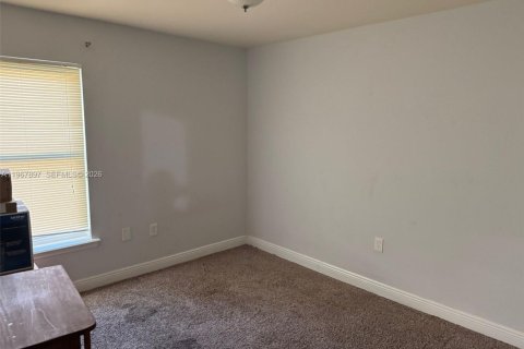 House in Lehigh Acres, Florida 3 bedrooms, 128.02 sq.m. № 2029055 - photo 6