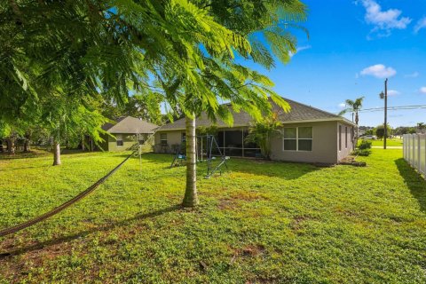 Villa ou maison à vendre à Port St. Lucie, Floride: 4 chambres, 193.05 m2 № 2382949 - photo 4