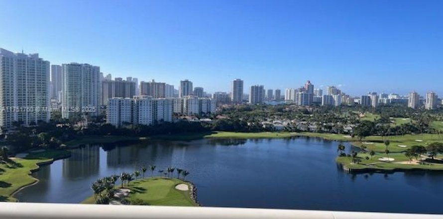 Condominio en Aventura, Florida, 1 dormitorio  № 1860713