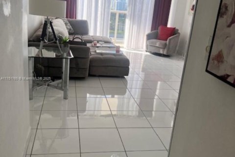 Condominio en venta en Aventura, Florida, 1 dormitorio, 70.14 m2 № 1860713 - foto 9