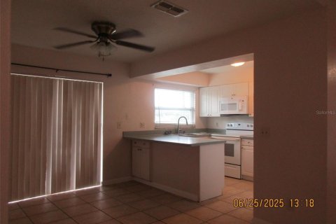 House in Kissimmee, Florida 3 bedrooms, 131.92 sq.m. № 1802222 - photo 11