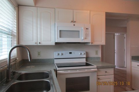 House in Kissimmee, Florida 3 bedrooms, 131.92 sq.m. № 1802222 - photo 14