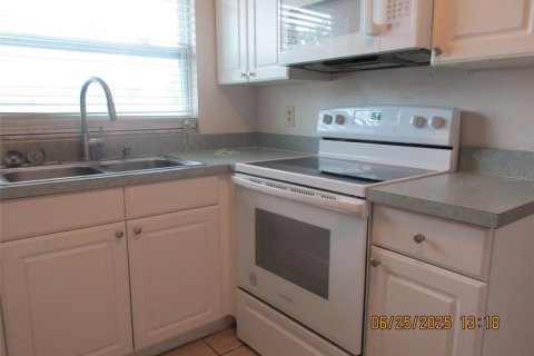 House in Kissimmee, Florida 3 bedrooms, 131.92 sq.m. № 1802222 - photo 15