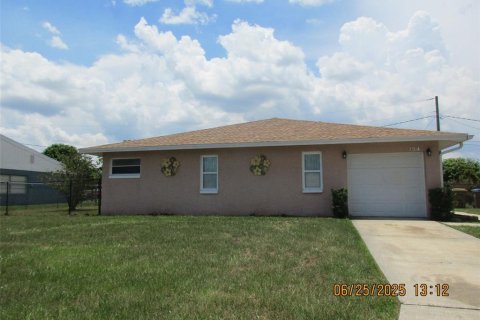 House in Kissimmee, Florida 3 bedrooms, 131.92 sq.m. № 1802222 - photo 3