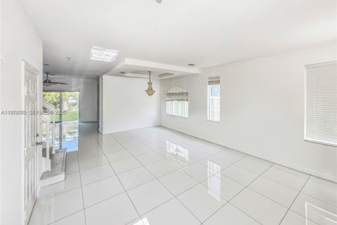Villa ou maison à louer à Miami, Floride: 4 chambres, 201.97 m2 № 2042285 - photo 10