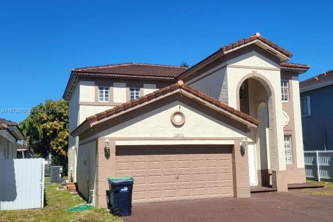 Villa ou maison à louer à Miami, Floride: 4 chambres, 201.97 m2 № 2042285 - photo 2