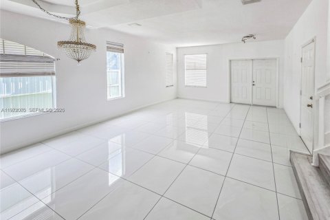 Villa ou maison à louer à Miami, Floride: 4 chambres, 201.97 m2 № 2042285 - photo 9