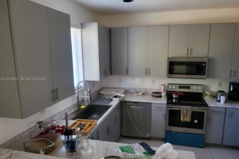 Villa ou maison à louer à Miami, Floride: 4 chambres, 201.97 m2 № 2042285 - photo 18