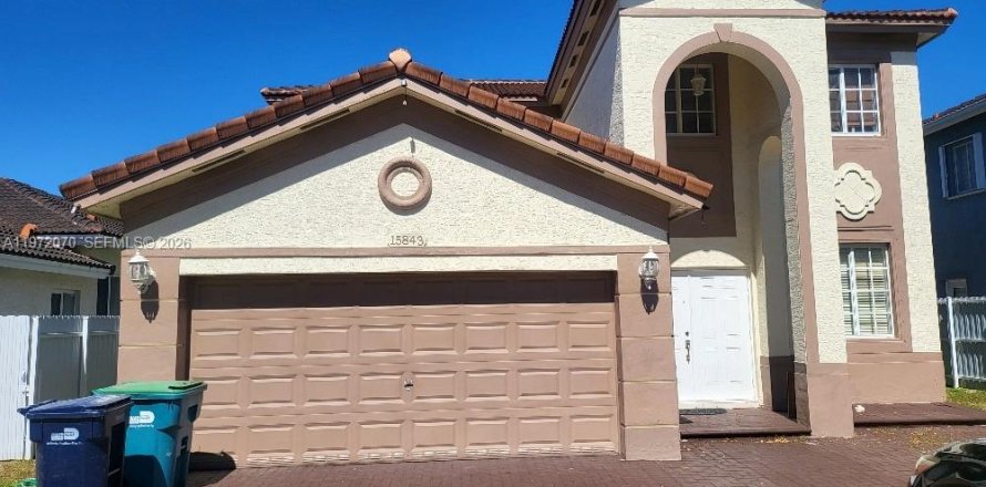 Villa ou maison à Miami, Floride 4 chambres, 201.97 m2 № 2042285