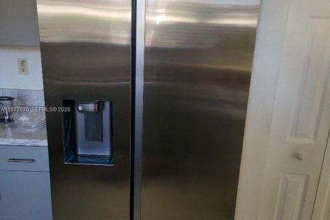 Villa ou maison à louer à Miami, Floride: 4 chambres, 201.97 m2 № 2042285 - photo 16