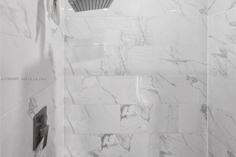 Villa ou maison à louer à Miami, Floride: 4 chambres, 201.97 m2 № 2042285 - photo 15