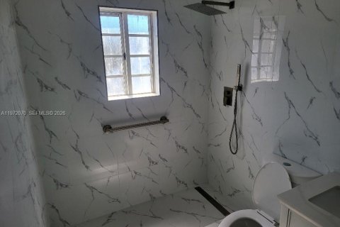 Villa ou maison à louer à Miami, Floride: 4 chambres, 201.97 m2 № 2042285 - photo 23