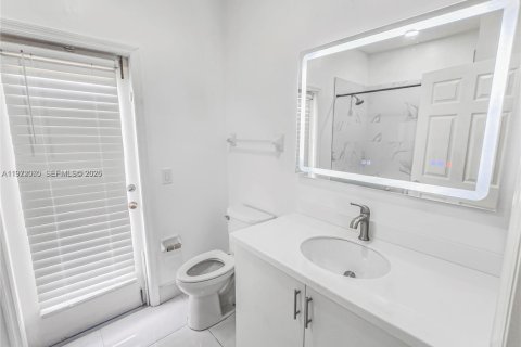 Villa ou maison à louer à Miami, Floride: 4 chambres, 201.97 m2 № 2042285 - photo 14