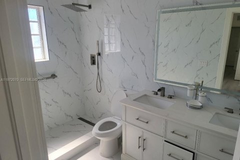 Villa ou maison à louer à Miami, Floride: 4 chambres, 201.97 m2 № 2042285 - photo 24