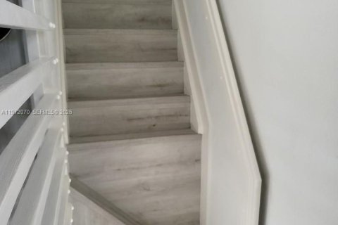 Villa ou maison à louer à Miami, Floride: 4 chambres, 201.97 m2 № 2042285 - photo 28