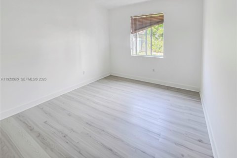 Villa ou maison à louer à Miami, Floride: 4 chambres, 201.97 m2 № 2042285 - photo 11