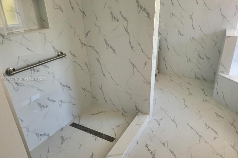 Villa ou maison à louer à Miami, Floride: 4 chambres, 201.97 m2 № 2042285 - photo 30