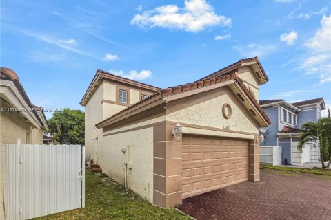 Villa ou maison à louer à Miami, Floride: 4 chambres, 201.97 m2 № 2042285 - photo 3