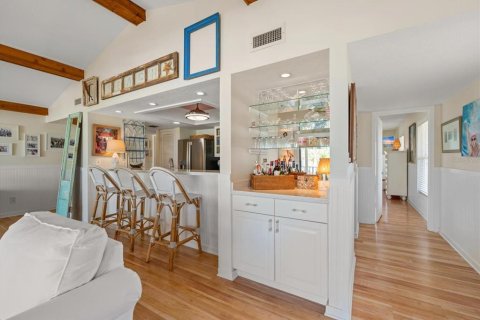 Condo in Indian Rocks Beach, Florida, 2 bedrooms  № 2396325 - photo 29
