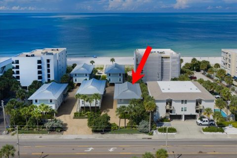 Condo in Indian Rocks Beach, Florida, 2 bedrooms  № 2396325