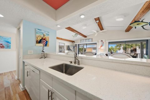 Condo in Indian Rocks Beach, Florida, 2 bedrooms  № 2396325 - photo 20