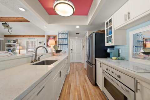 Condo in Indian Rocks Beach, Florida, 2 bedrooms  № 2396325 - photo 25