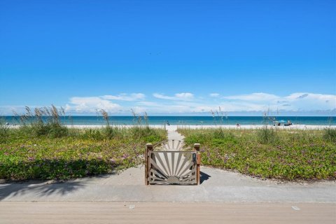 Condo in Indian Rocks Beach, Florida, 2 bedrooms  № 2396325 - photo 8