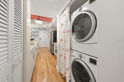 Condo in Indian Rocks Beach, Florida, 2 bedrooms  № 2396325 - photo 26
