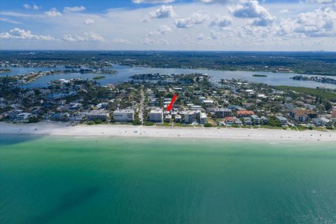 Condo in Indian Rocks Beach, Florida, 2 bedrooms  № 2396325 - photo 3