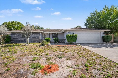 House in Port Richey, Florida 3 bedrooms, 138.42 sq.m. № 2107427