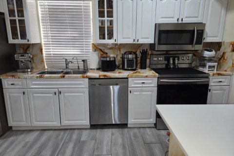 Купить виллу или дом в Мирамар, Флорида 2 спальни, 64.29м2, № 1990851 - фото 5