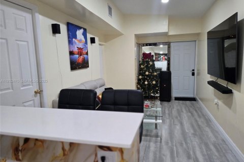 Купить виллу или дом в Мирамар, Флорида 2 спальни, 64.29м2, № 1990851 - фото 2