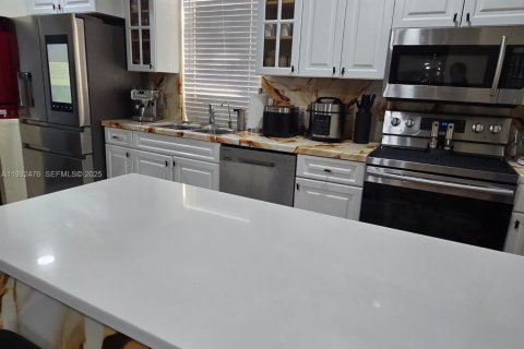 Купить виллу или дом в Мирамар, Флорида 2 спальни, 64.29м2, № 1990851 - фото 4