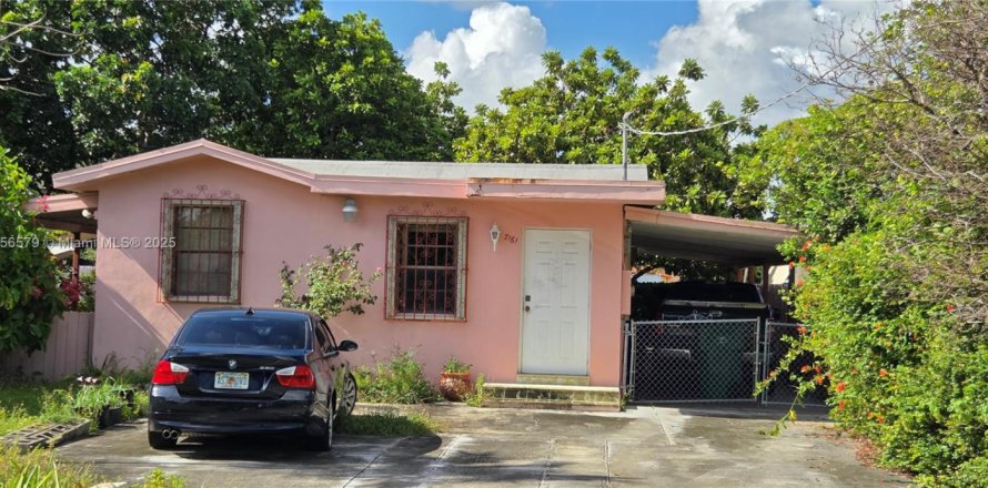 Casa en Miami, Florida 3 dormitorios, 82.5 m2 № 1878869