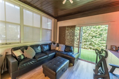 Villa ou maison à vendre à Doral, Floride: 5 chambres, 351.17 m2 № 2389499 - photo 18