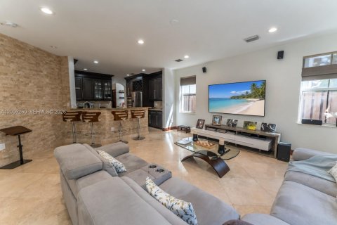 Villa ou maison à vendre à Doral, Floride: 5 chambres, 351.17 m2 № 2389499 - photo 14